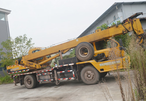 徐工牌重型吊車(chē)公開(kāi)拍賣(mài)